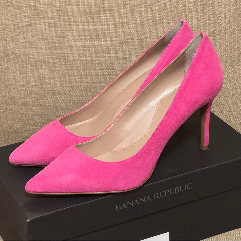 Banana Republic Madison Rounded Topline 12-Hour Pump in Fuchsia Suede size 10